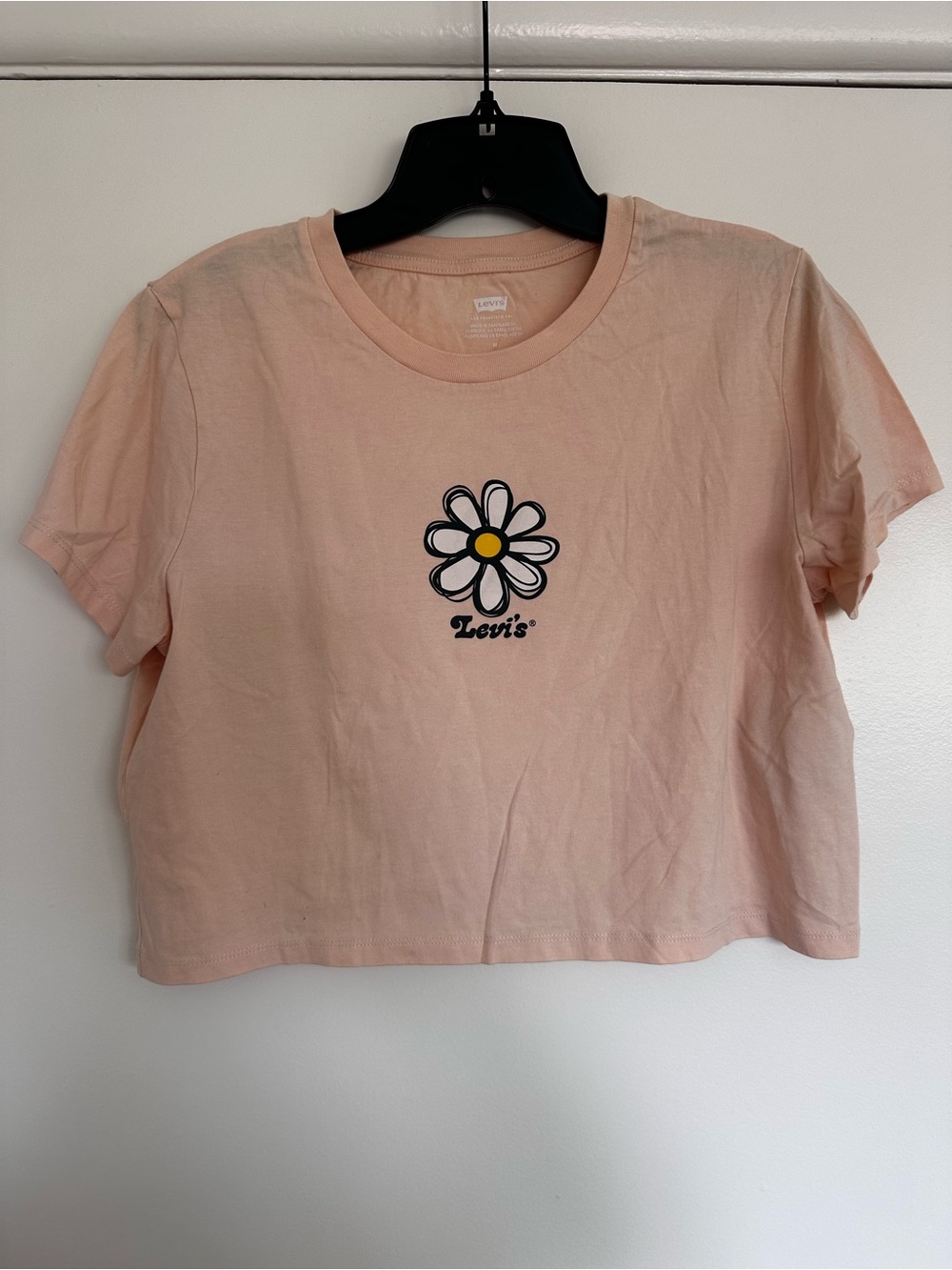 Levi's Peach Crop Tee with Daisy Graphic